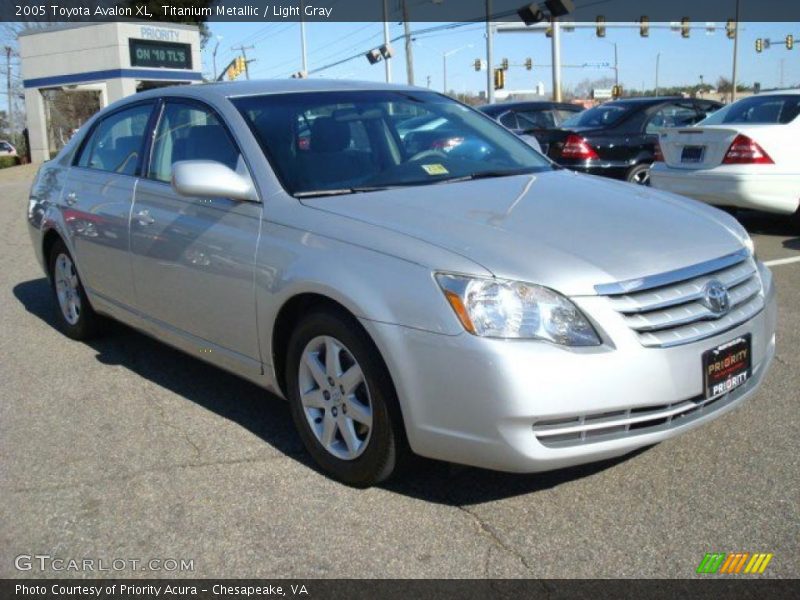 Titanium Metallic / Light Gray 2005 Toyota Avalon XL