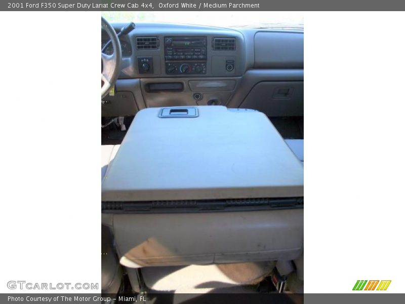 Oxford White / Medium Parchment 2001 Ford F350 Super Duty Lariat Crew Cab 4x4
