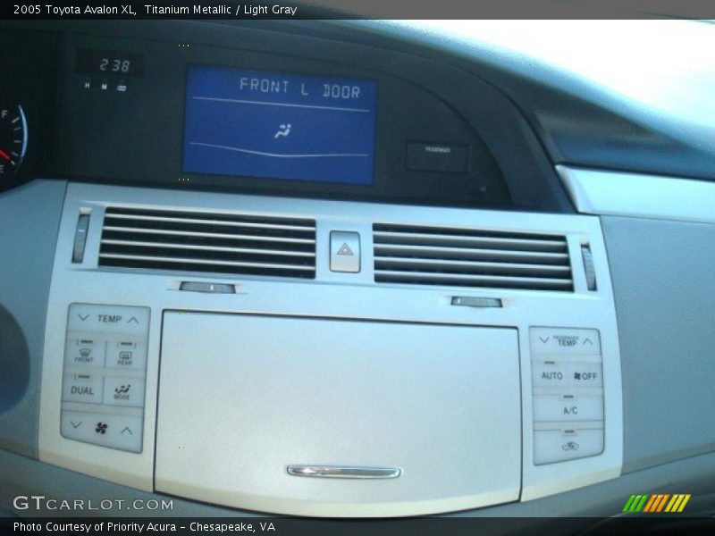 Titanium Metallic / Light Gray 2005 Toyota Avalon XL