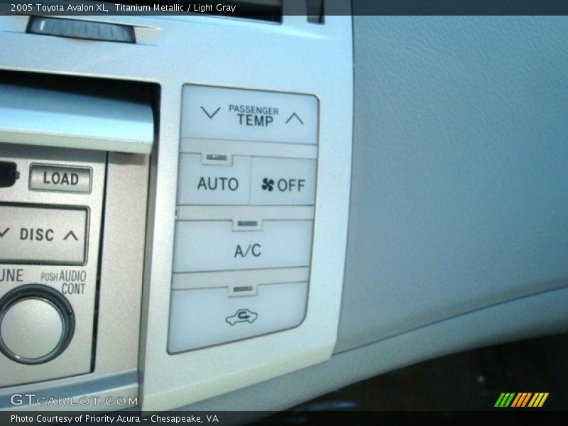 Titanium Metallic / Light Gray 2005 Toyota Avalon XL