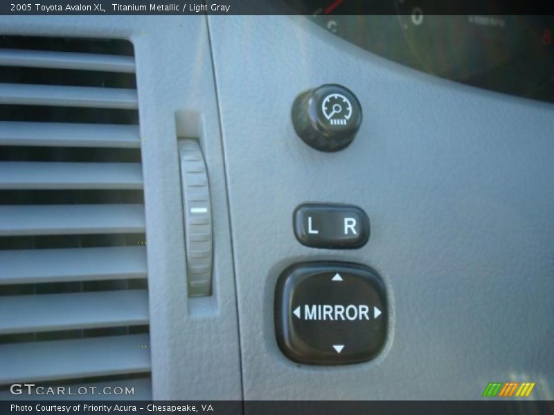 Titanium Metallic / Light Gray 2005 Toyota Avalon XL