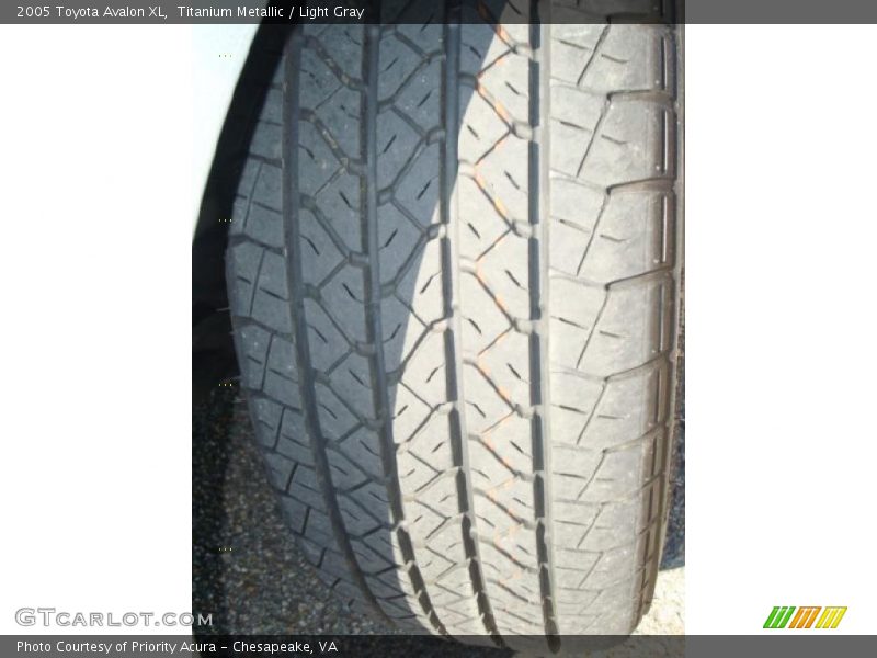 Titanium Metallic / Light Gray 2005 Toyota Avalon XL