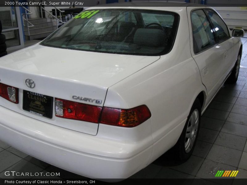 Super White / Gray 2000 Toyota Camry LE