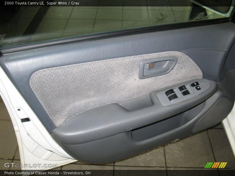 Super White / Gray 2000 Toyota Camry LE