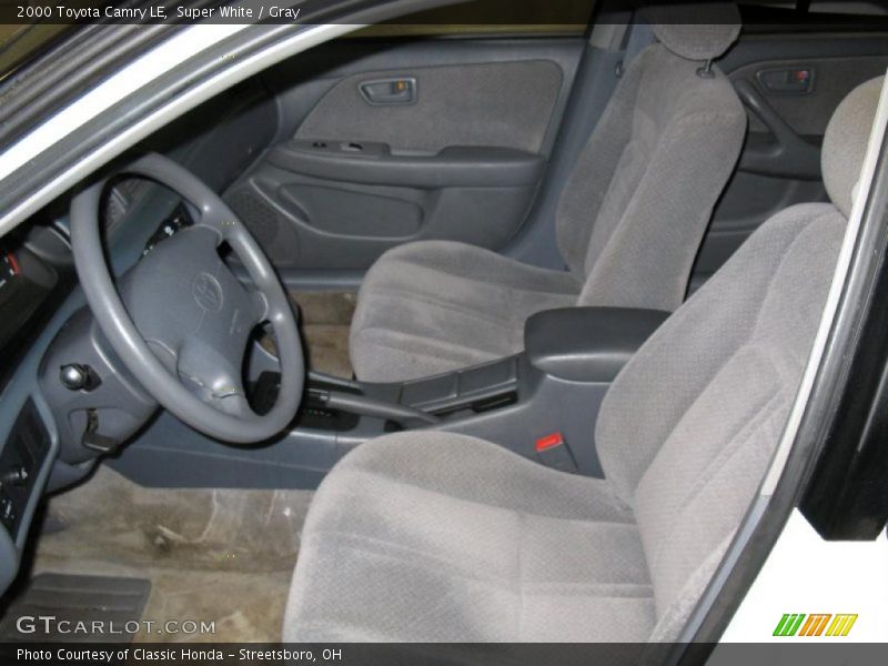 Super White / Gray 2000 Toyota Camry LE