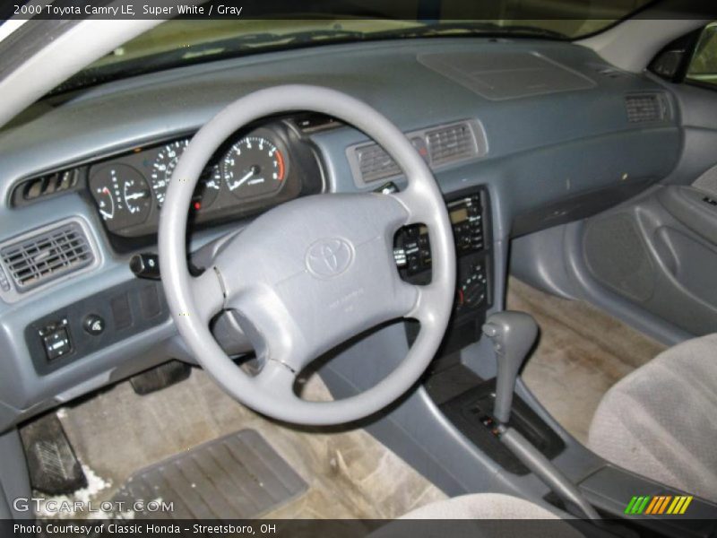 Super White / Gray 2000 Toyota Camry LE