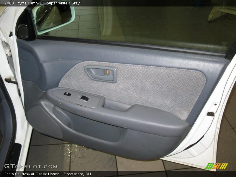 Super White / Gray 2000 Toyota Camry LE