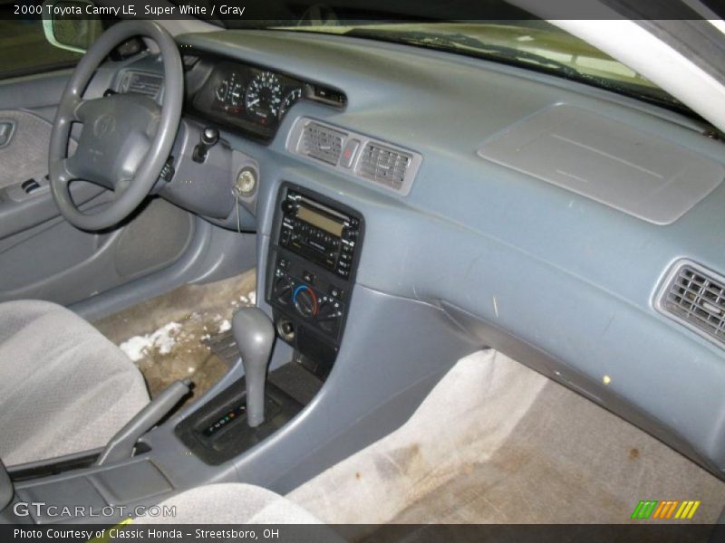 Super White / Gray 2000 Toyota Camry LE