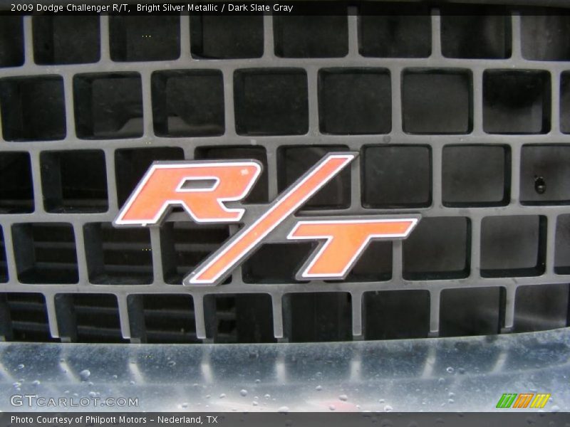 Bright Silver Metallic / Dark Slate Gray 2009 Dodge Challenger R/T