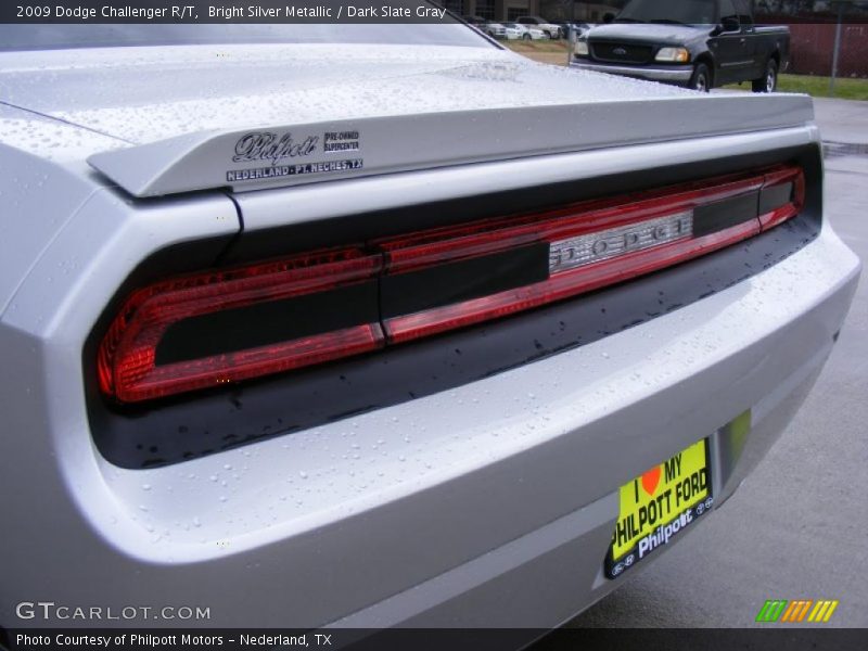 Bright Silver Metallic / Dark Slate Gray 2009 Dodge Challenger R/T