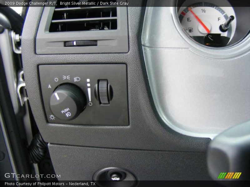 Bright Silver Metallic / Dark Slate Gray 2009 Dodge Challenger R/T