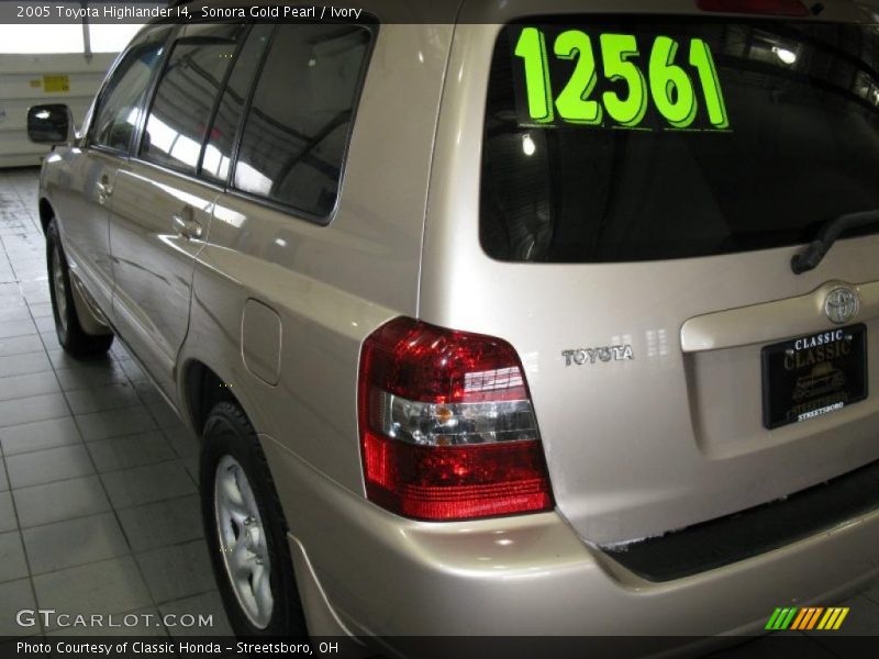 Sonora Gold Pearl / Ivory 2005 Toyota Highlander I4