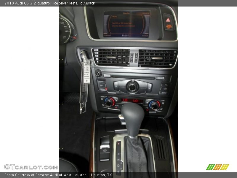 Ice Silver Metallic / Black 2010 Audi Q5 3.2 quattro