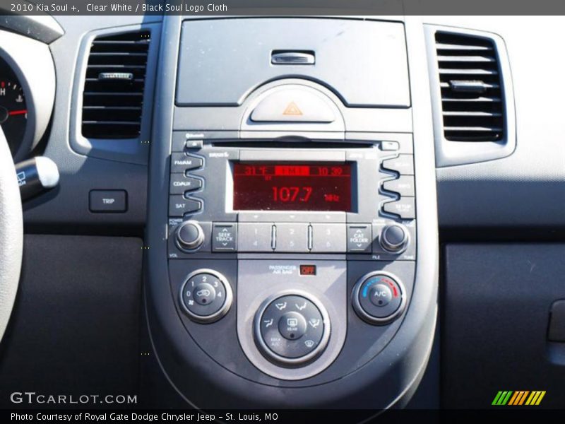 Clear White / Black Soul Logo Cloth 2010 Kia Soul +