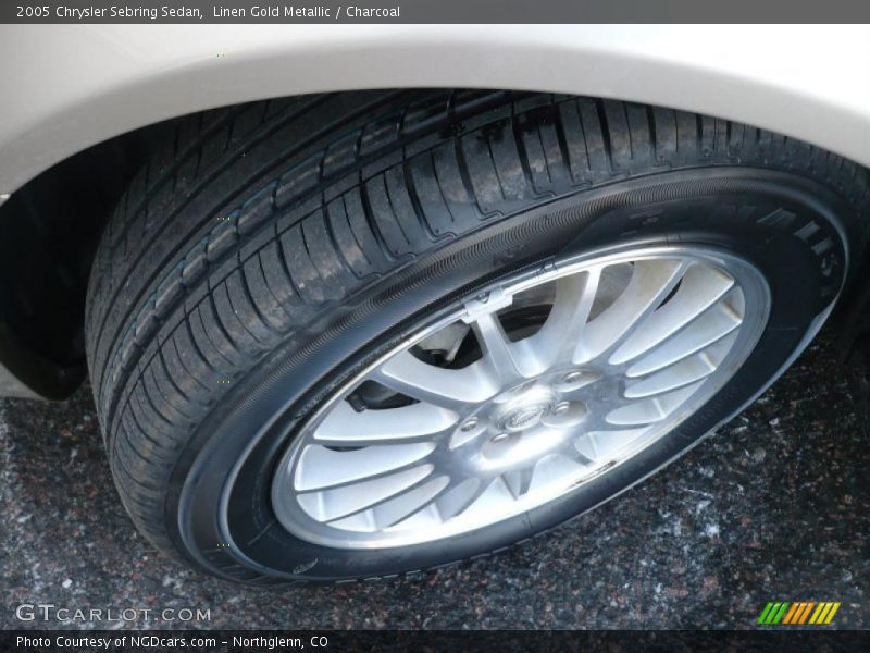 Linen Gold Metallic / Charcoal 2005 Chrysler Sebring Sedan