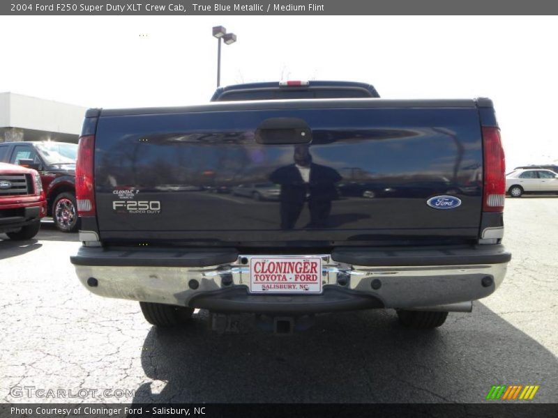 True Blue Metallic / Medium Flint 2004 Ford F250 Super Duty XLT Crew Cab