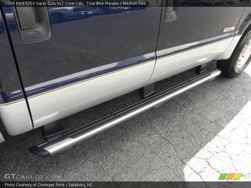 True Blue Metallic / Medium Flint 2004 Ford F250 Super Duty XLT Crew Cab