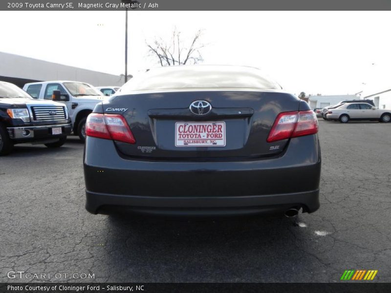 Magnetic Gray Metallic / Ash 2009 Toyota Camry SE