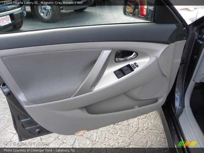 Magnetic Gray Metallic / Ash 2009 Toyota Camry SE