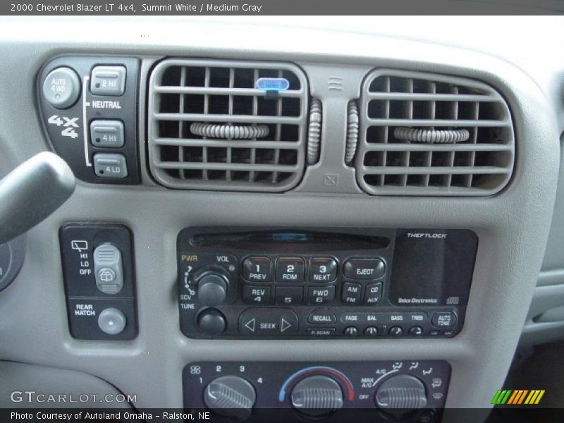Summit White / Medium Gray 2000 Chevrolet Blazer LT 4x4