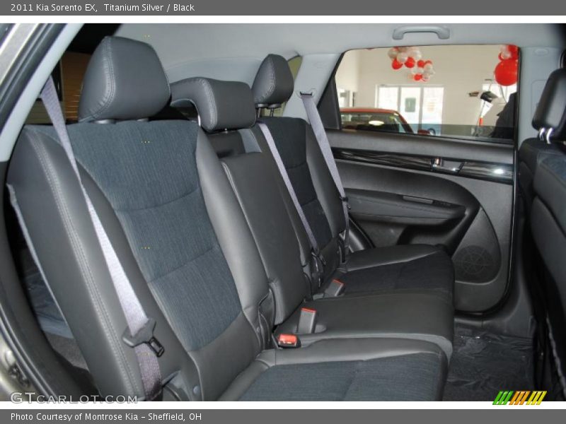 Titanium Silver / Black 2011 Kia Sorento EX