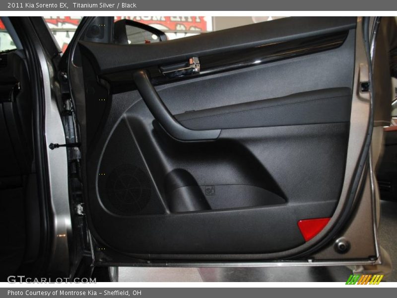 Titanium Silver / Black 2011 Kia Sorento EX
