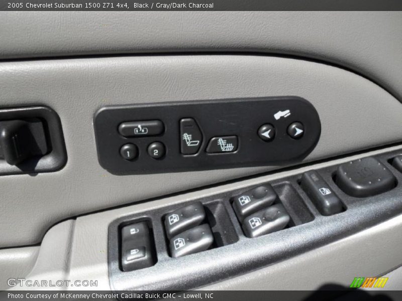 Black / Gray/Dark Charcoal 2005 Chevrolet Suburban 1500 Z71 4x4