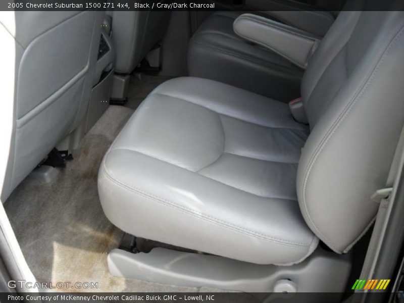 Black / Gray/Dark Charcoal 2005 Chevrolet Suburban 1500 Z71 4x4