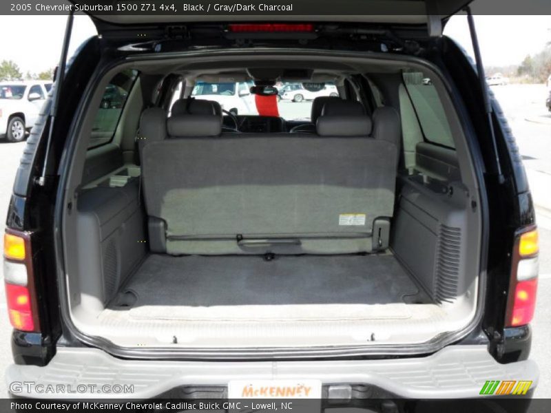 Black / Gray/Dark Charcoal 2005 Chevrolet Suburban 1500 Z71 4x4