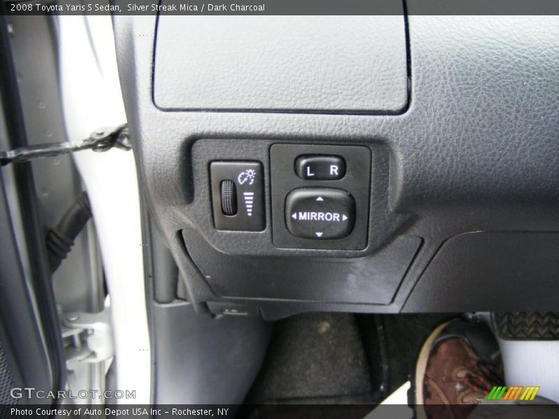Silver Streak Mica / Dark Charcoal 2008 Toyota Yaris S Sedan