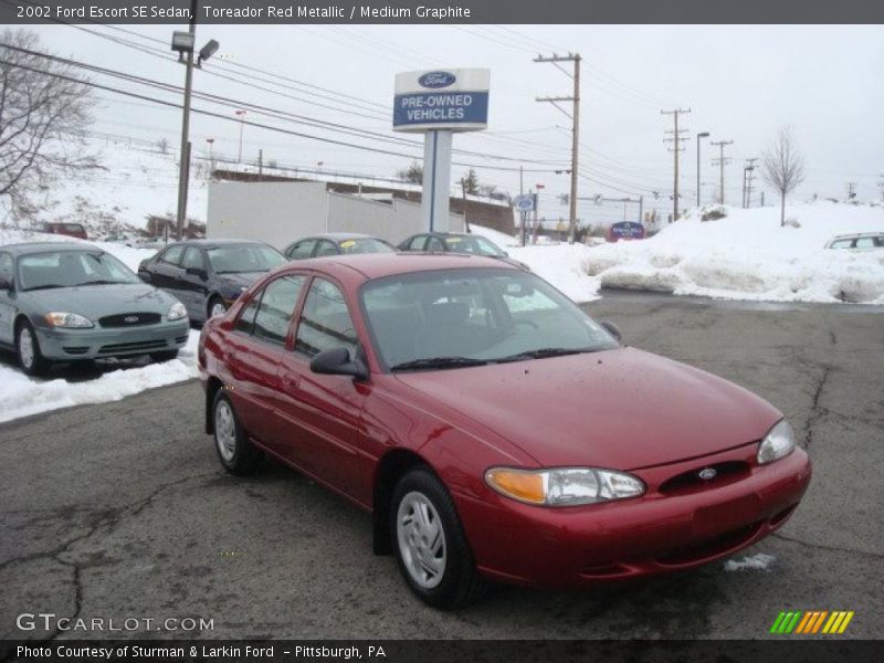 Toreador Red Metallic / Medium Graphite 2002 Ford Escort SE Sedan