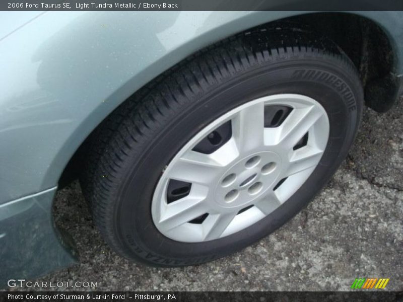 Light Tundra Metallic / Ebony Black 2006 Ford Taurus SE