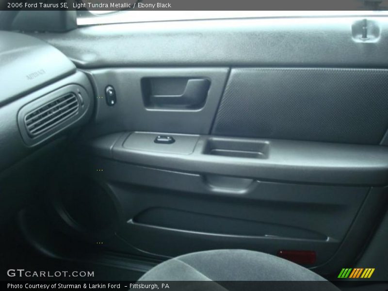 Light Tundra Metallic / Ebony Black 2006 Ford Taurus SE