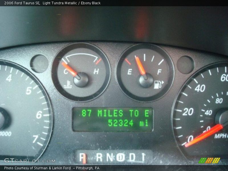 Light Tundra Metallic / Ebony Black 2006 Ford Taurus SE