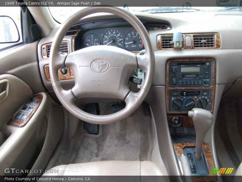 Antique Sage Pearl / Oak 1998 Toyota Camry XLE V6