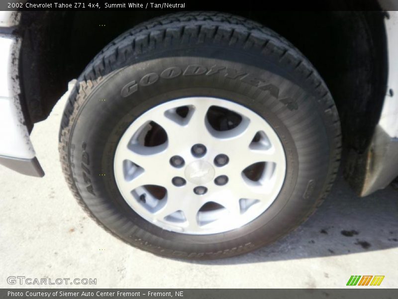 Summit White / Tan/Neutral 2002 Chevrolet Tahoe Z71 4x4
