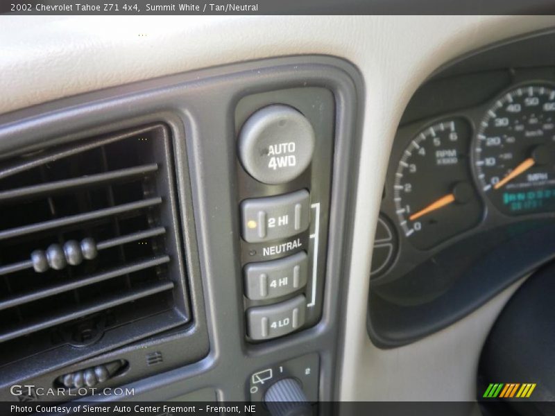 Summit White / Tan/Neutral 2002 Chevrolet Tahoe Z71 4x4