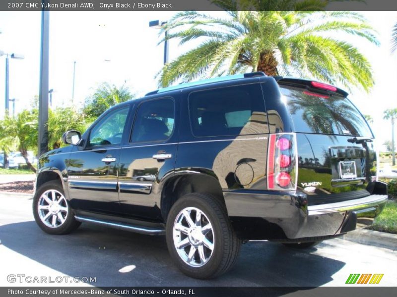 Onyx Black / Ebony Black 2007 GMC Yukon Denali AWD