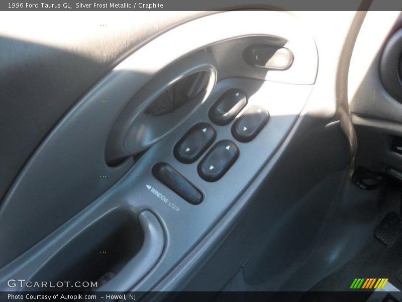 Silver Frost Metallic / Graphite 1996 Ford Taurus GL