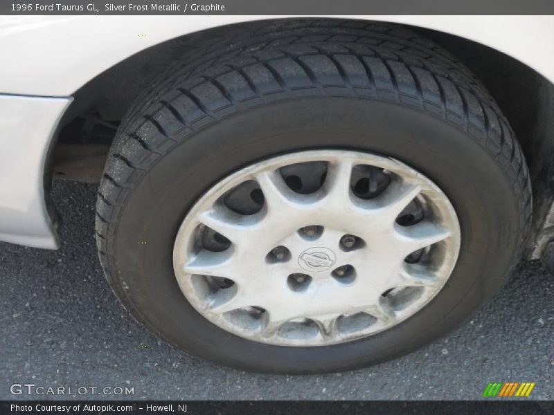 Silver Frost Metallic / Graphite 1996 Ford Taurus GL