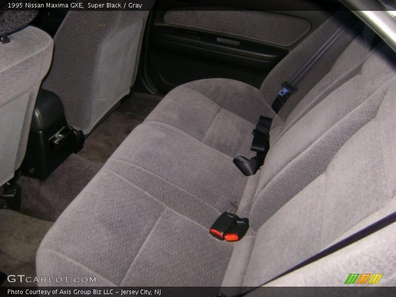 Super Black / Gray 1995 Nissan Maxima GXE