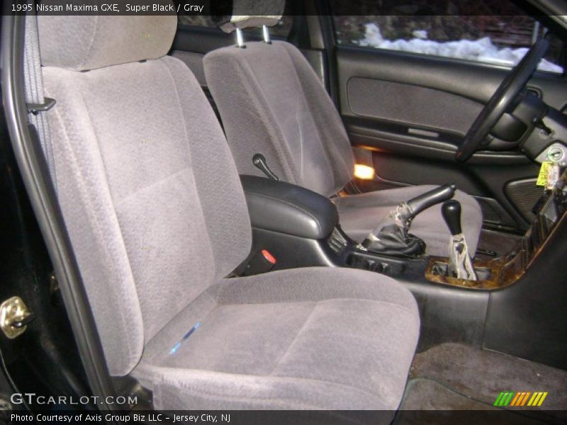 Super Black / Gray 1995 Nissan Maxima GXE