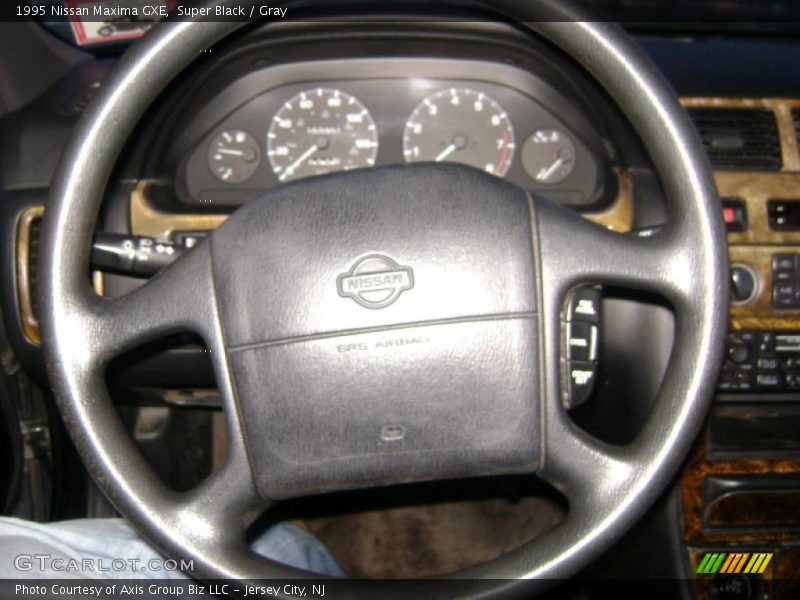 Super Black / Gray 1995 Nissan Maxima GXE