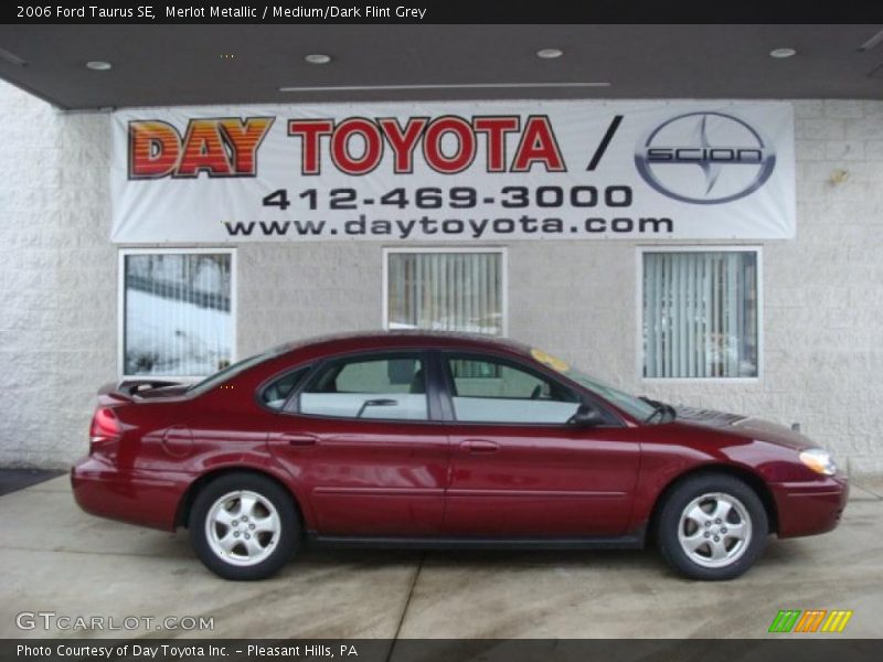 Merlot Metallic / Medium/Dark Flint Grey 2006 Ford Taurus SE