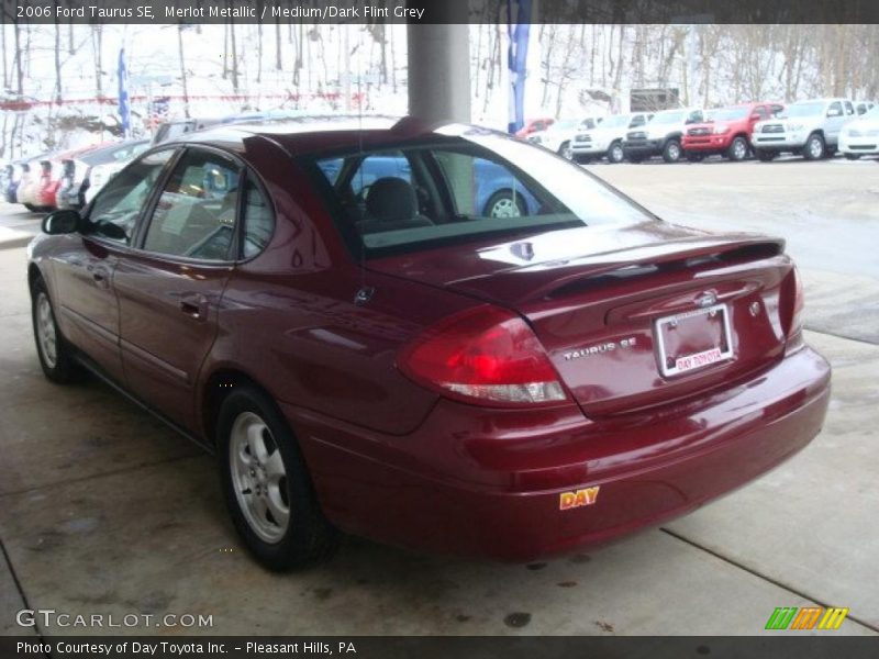 Merlot Metallic / Medium/Dark Flint Grey 2006 Ford Taurus SE