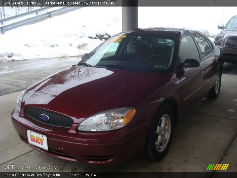 Merlot Metallic / Medium/Dark Flint Grey 2006 Ford Taurus SE
