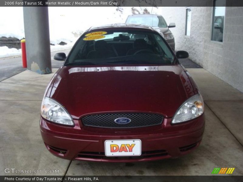 Merlot Metallic / Medium/Dark Flint Grey 2006 Ford Taurus SE
