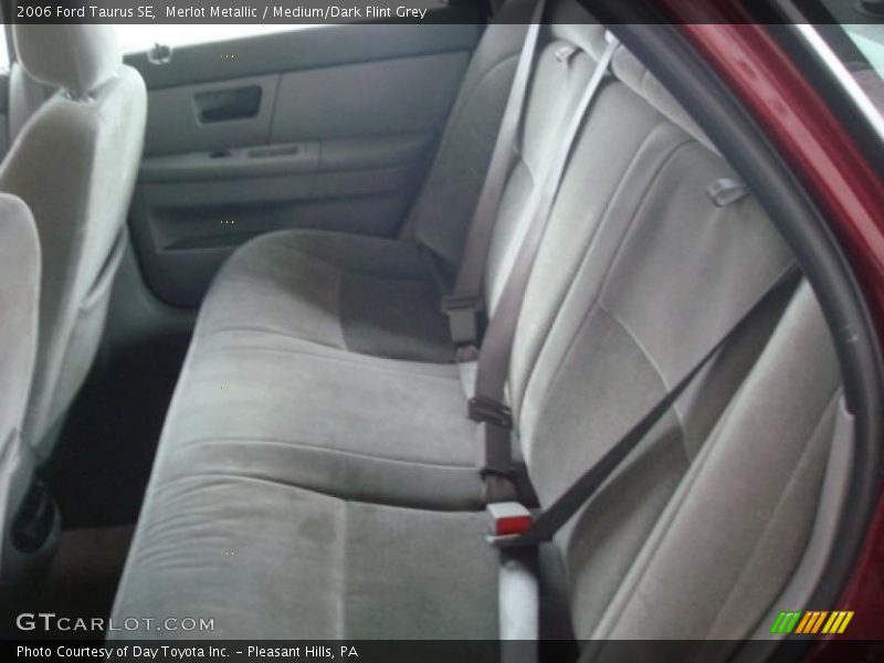Merlot Metallic / Medium/Dark Flint Grey 2006 Ford Taurus SE