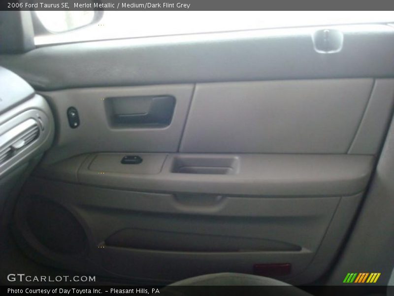 Merlot Metallic / Medium/Dark Flint Grey 2006 Ford Taurus SE