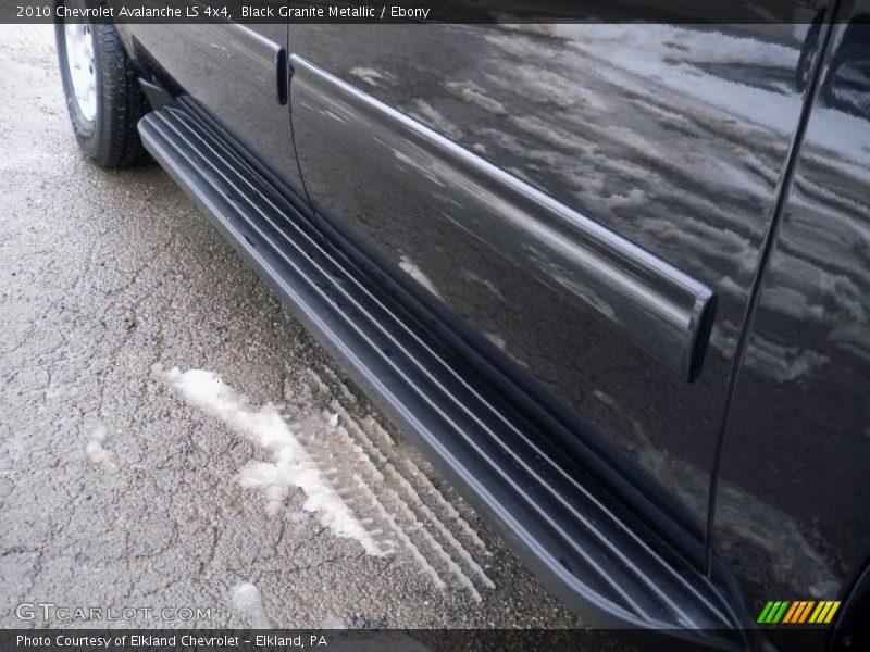 Black Granite Metallic / Ebony 2010 Chevrolet Avalanche LS 4x4